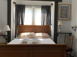 Private Rooms, Shared Bath in a Private Home Minutes From Logan Airport, hotel di Boston