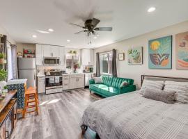 Sacramento Studio with Private Yard 4 Mi to Dtwn!, отель в Сакраменто