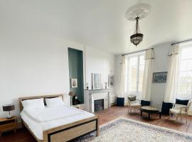 Grande chambre avec SDB privée, hotel with parking in Bazas