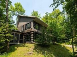 Cottage 35 Chemin Gilbert, chalet i Eastman