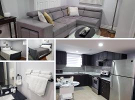 Luxurious Apt 2BRs-1BA Spacious Modern, with free parking，布蘭普頓的飯店