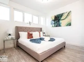 Spacious Modern Suite - King Bed - Central - WiFi!
