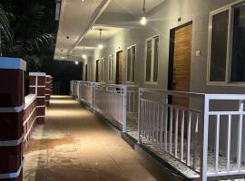 SURYAPRABHA HOLIDAY HOMES, pet-friendly hotel in Diveagar