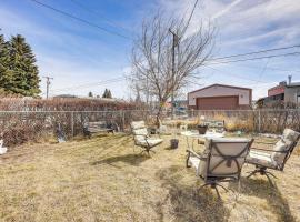 Cozy East Helena House with Deck and Private Yard!, hotell i Helena