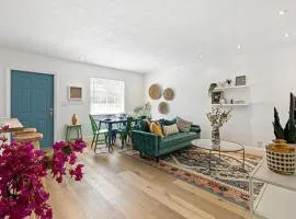 Stylish 2 BR condo - close to Riverwalk