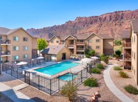 6E Family Friendly RedCliff Condo, POOL & HOT TUB, hotel v destinaci Moab