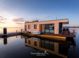 Hausboot Dory, hotel en Ribnitz-Damgarten