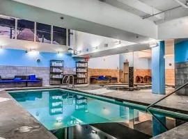 !NEW! Gorgeous Mountain Condo - Hot Tub & Pool