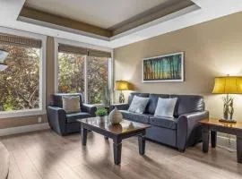 Gorgeous Mountain Condo - Hot Tub & Pool managed by Little Sister Getaways