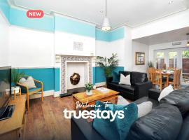 Viesnīca NEW Oakhill House by Truestays - 5 Bedroom House in Stoke-on-Trent pilsētā Trent Vale