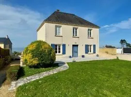 Maison de 4 chambres avec vue sur la mer jardin clos et wifi a Grandcamp Maisy a 1 km de la plage