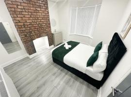 Modern & Spacious, Central Location, FREE PARKING, FREE WIFI, cottage in Liverpool