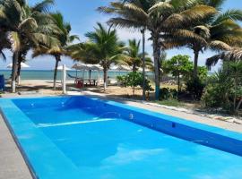 Sand Castle Ocean Suites, hotel i Zorritos