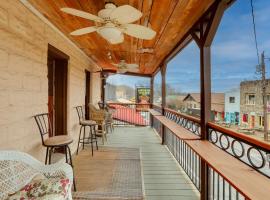 Historic Hardy Home with Game Room on Main Street, hotel in Hardy