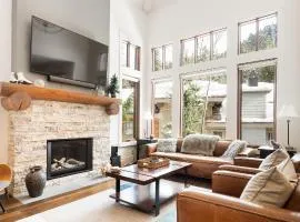 3BR, Taluswood Heights, Luxury, Private Hot Tub, Ski-in Ski-Out, by Harmony Whistler