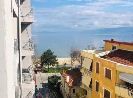 Lakeview Cozy Apartment