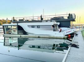 Hausboot Hafensuite De Luxe, allotjament en vaixell a Sagard