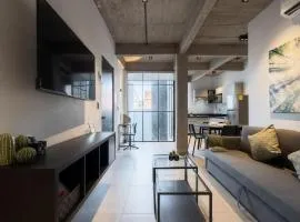 P601 Amazing Rooftop 2Bdrm 2bath Apt AC