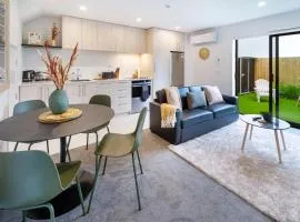 Elegant 2 Bed 2 Bath Home in the CBD