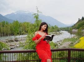 Pahalgam Mir Lidder Lodge on the River – hotel w mieście Pahalgam