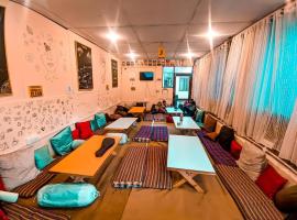 One More Night hostel and community living, hostel v destinaci McLeod Ganj