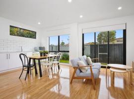 Contemporary Urban Escape Braybrook, holiday rental in Braybrook