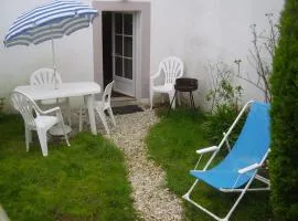 Charmante maison près sentier côtier, plage à 500m, Wi-Fi, animaux OK, terrasse, 2 pers - FR-1-418-252