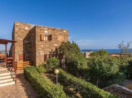 Spacious holiday home with breathtaking views, хотел в Villa Sirena