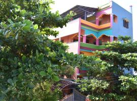 Rainbow Guest House, hotel i Tiruvannamalai