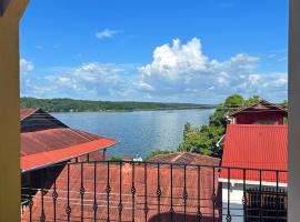 AIDA HOSTAL, B&B in Flores