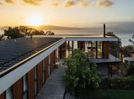 Blessington Beachside Retreat -38km to CBD
