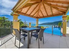 Beach Bliss Apartment- SeaViews-Wifi-Pool-Bbq