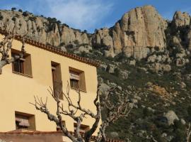 Hotel Balcó del Priorat, hotell med basseng i La Morera de Montsant