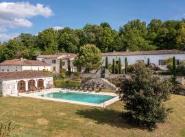 Le Relais de Saint-Preuil, The Originals Relais (Relais du Silence), hotel s parkiralištem u gradu 'Saint-Preuil'