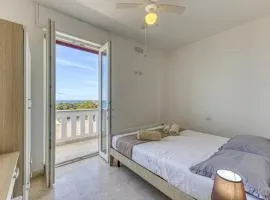 Camere arcobaleno vicino al mare a Torre san Giovanni