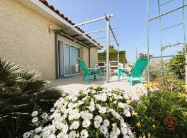 Les Capriers, hotel with parking in Lapalme