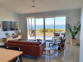 Wild Retreat - Luxury Home with Magnificent Views, hotel de lux din Vivonne Bay