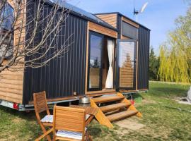 Behagliches OFFGRID Tiny House - Escape to Nature, hotel with parking in Sankt Pölten