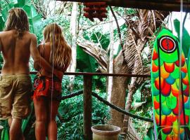 Mantis and Moon Surf Paradise & Adventure Lodge, glamping site in Hibberdene