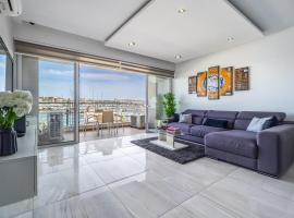 Large & Modern 2BR Apartment with Large Balcony - Close to Saint Julian's, Sliema, & Manoel Island, familiehotel i Il-Gżira