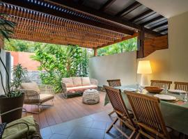 COTTAGE BAMBOU classé 3 étoiles - 4 à 6 personnes - 2 chambres - avec piscine privée et accès direct à la plage et à l'esplanade de Boucan Canot avec ses bars et restaurants, vila v destinaci Saint-Gilles-les Bains