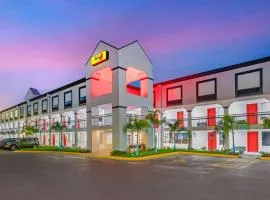 Super 8 by Wyndham Orlando Near Florida Mall