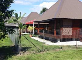 Raiatea Airport Bungalow, villa in Uturoa