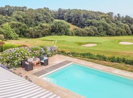 Lovely Home In La Fort-fouesnant With Heated Swimming Pool, hotel v destinaci La Forêt-Fouesnant