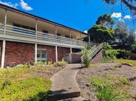 The glen best family living 5 bed room with kids, cottage a Glen Waverley