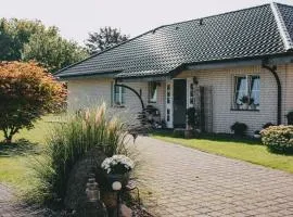 Bungalow mit Basketballplatz