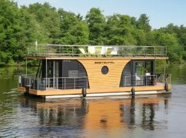 Awesome Ship In Havelsee Ot Ktzkow With Kitchen, hotel in Kützkow