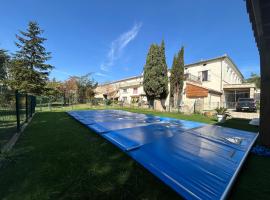 VILLA AU CALME AVEC PISCINE, hótel í Moussan