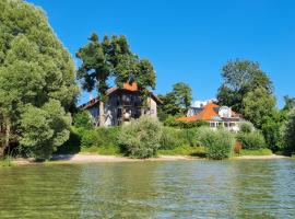ChiemseeOase, hotel com piscina em Arlaching