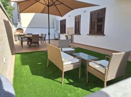 DD HOUSE Family Holiday Apartment, hotel en Cecina